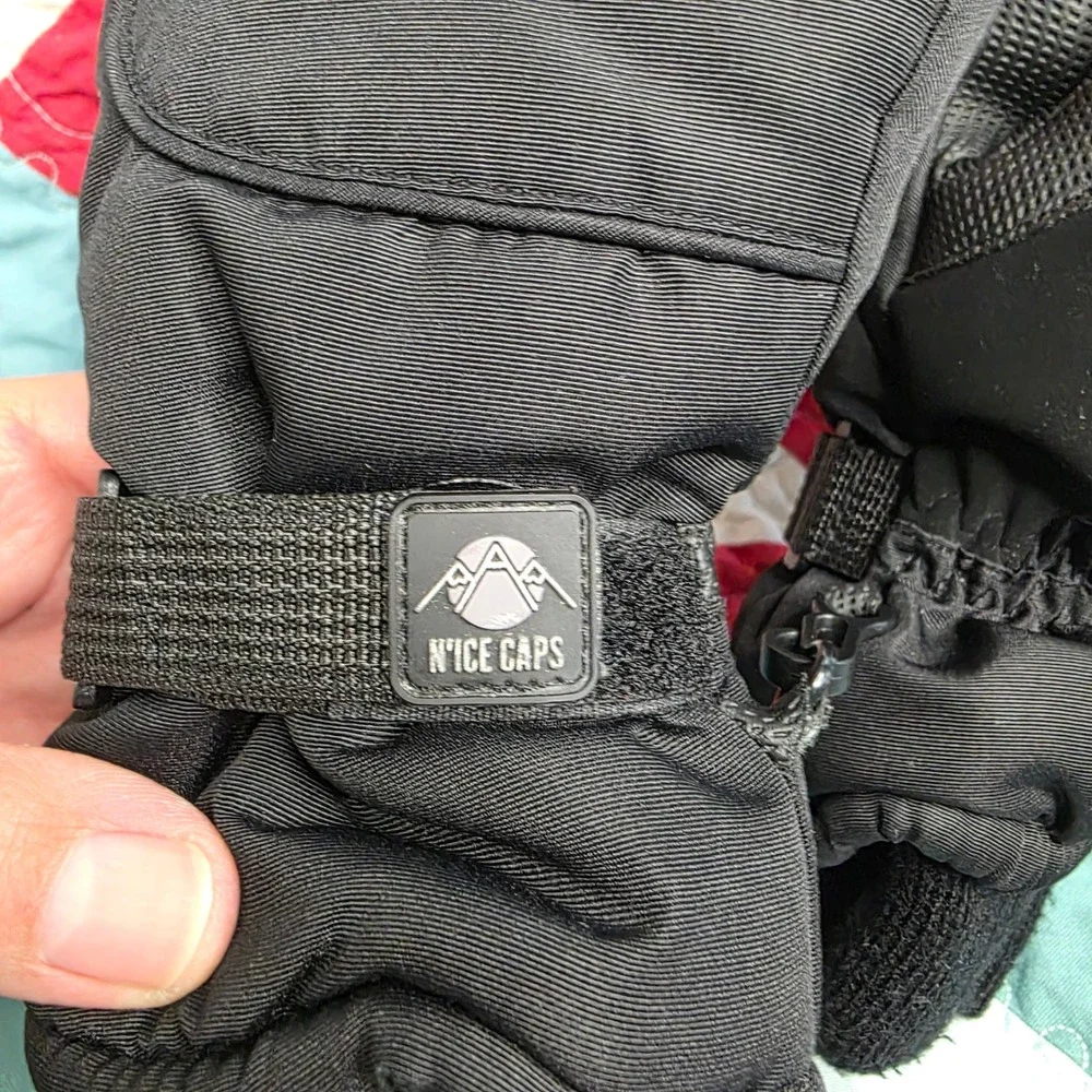 N Ice Caps Kids Youth L/XL Black 3M Thinsulate Waterproof Winter Snow Gloves